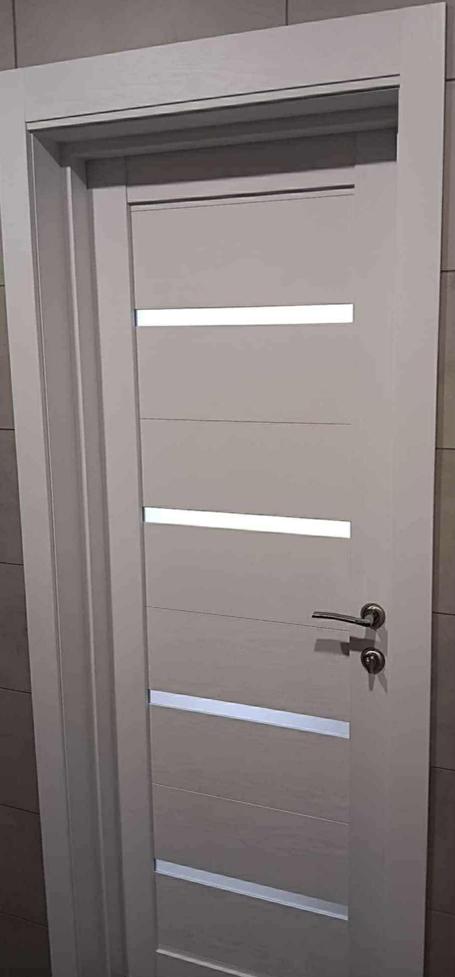 Linija 1 baltas medis arba skandi clasik